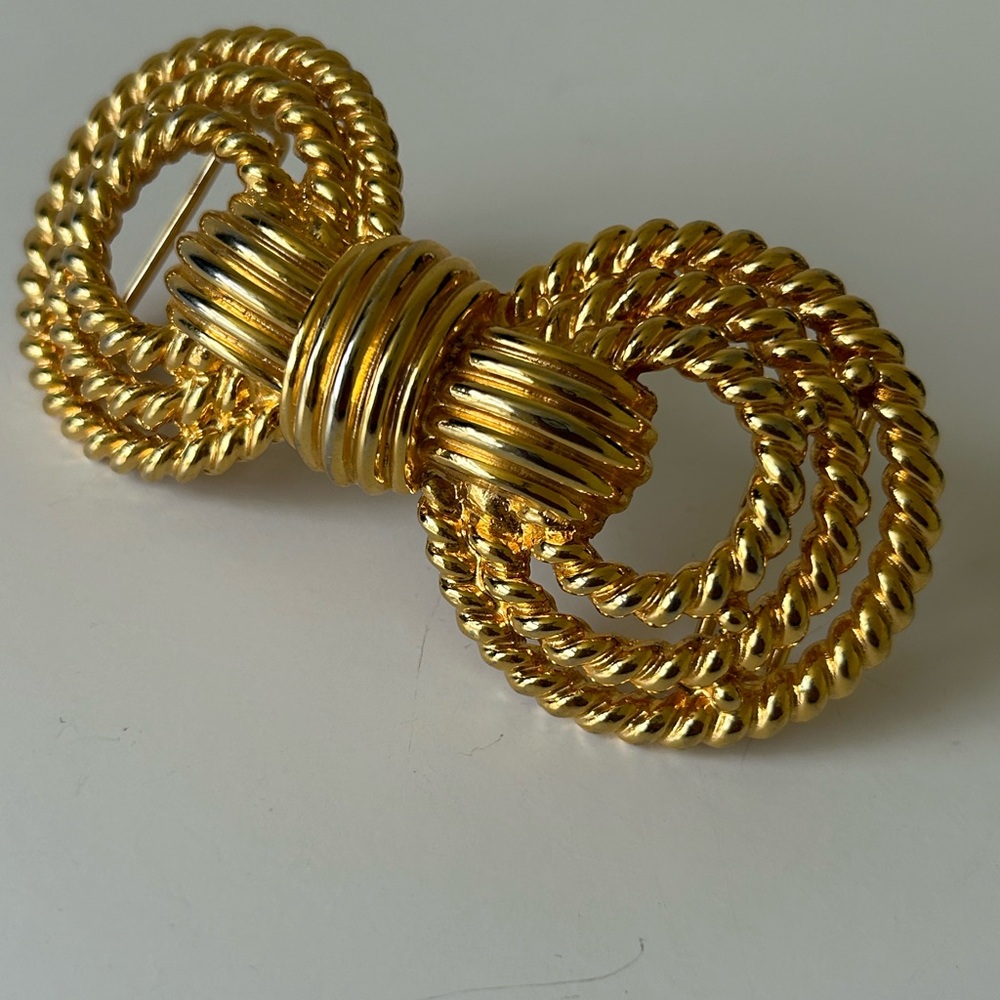 Vintage MiMi D N 1989 interlocking gold tone buckle 
Ribbon style